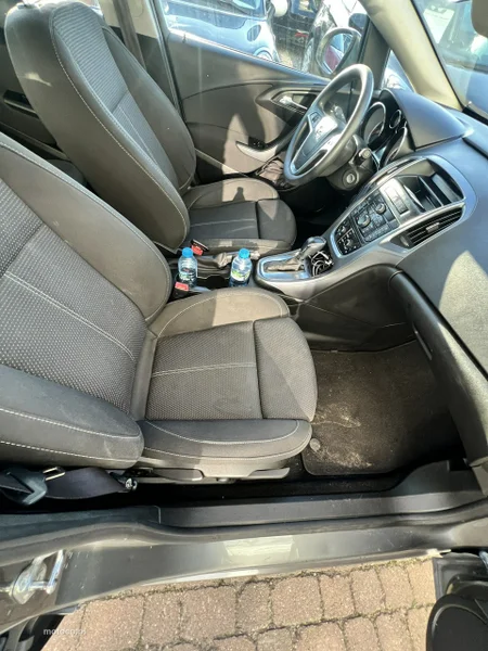 Opel Astra J 8
