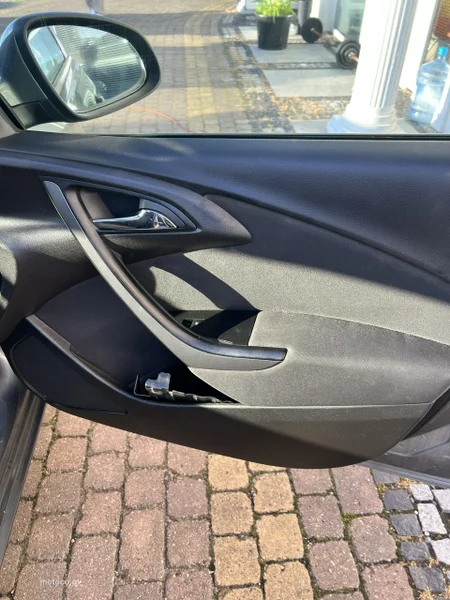 Opel Astra J 9