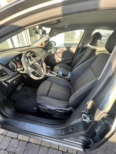 Opel Astra J 10