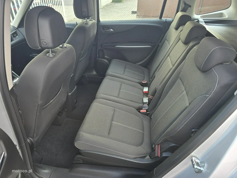 Opel Zafira C Tourer 13