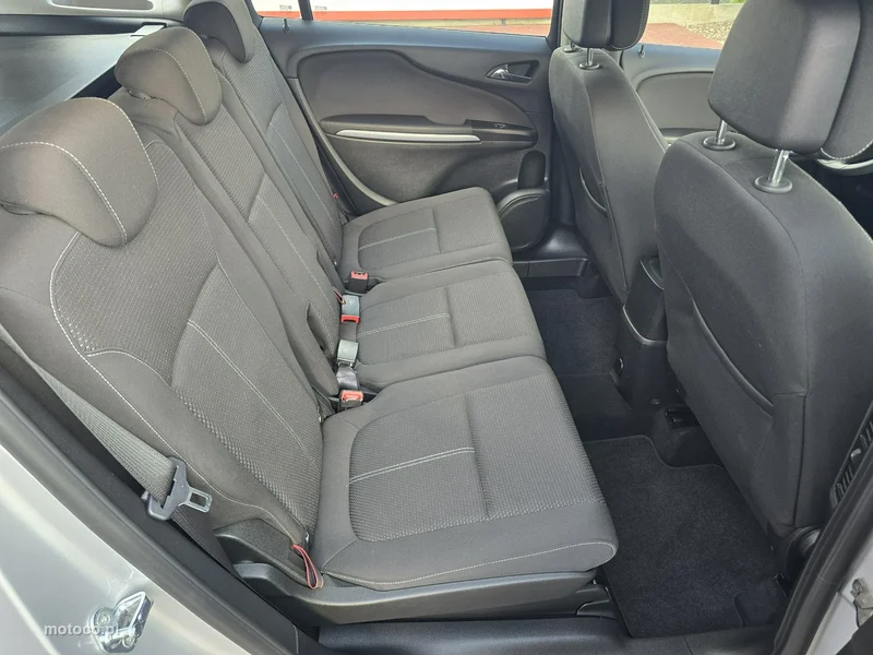 Opel Zafira C Tourer 14