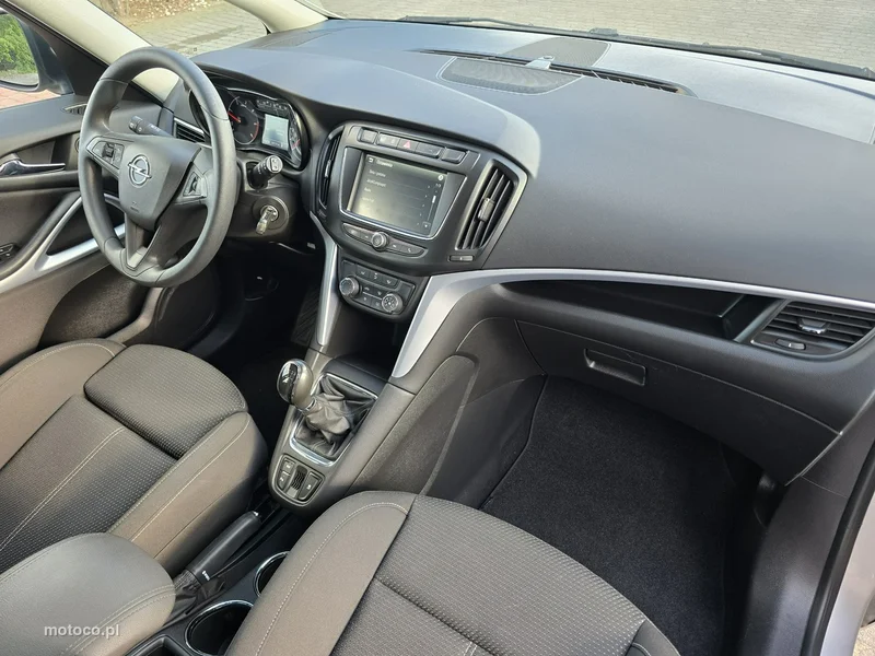 Opel Zafira C Tourer 16