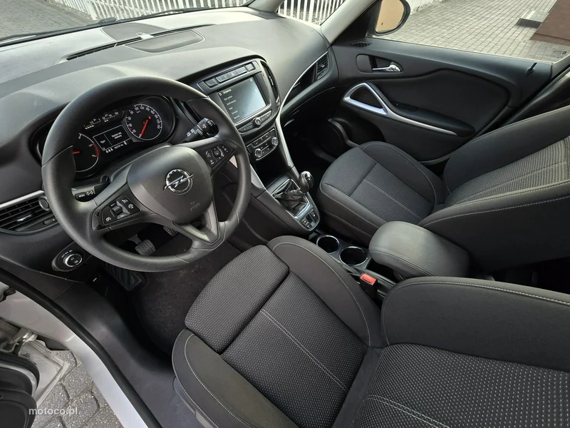 Opel Zafira C Tourer 10