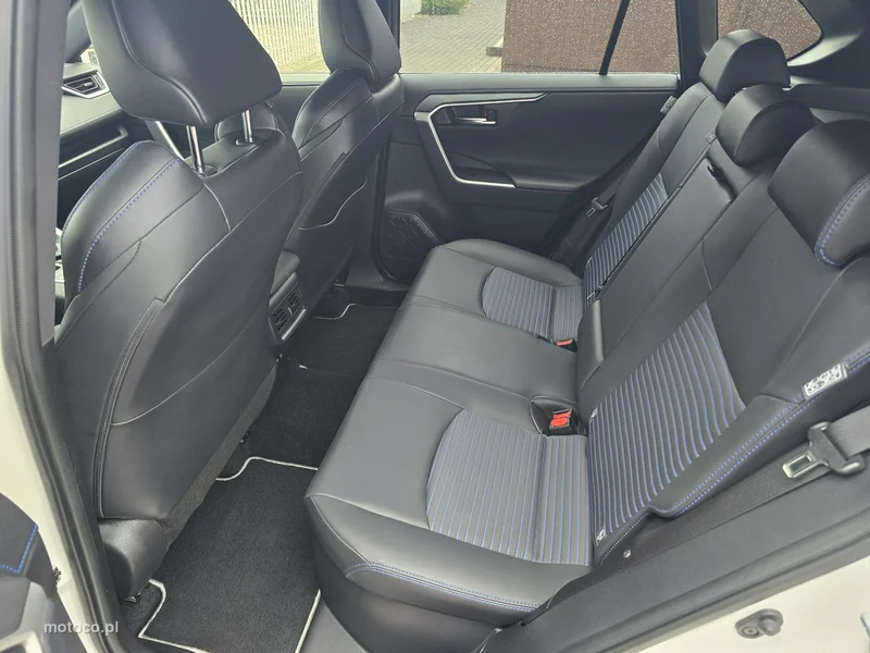 Toyota RAV 4 XA50 12