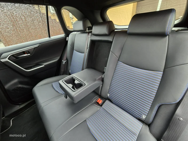 Toyota RAV 4 XA50 13
