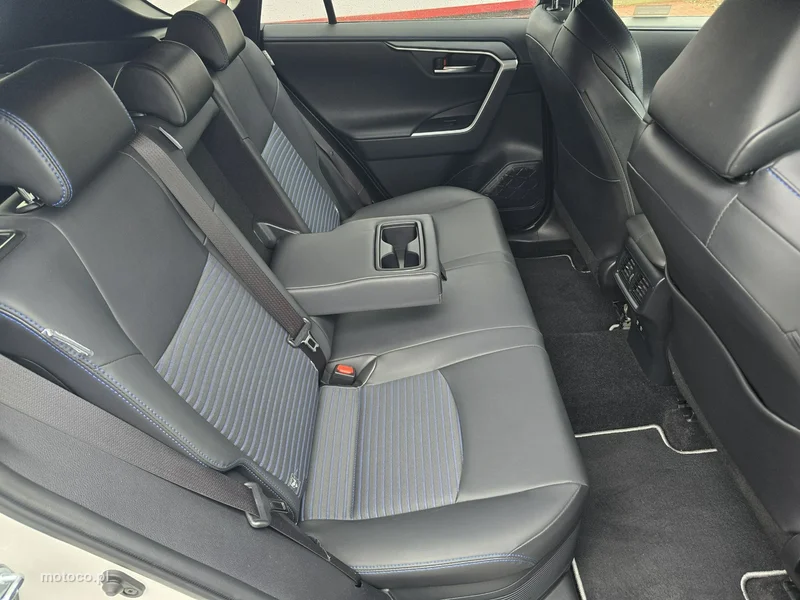 Toyota RAV 4 XA50 14