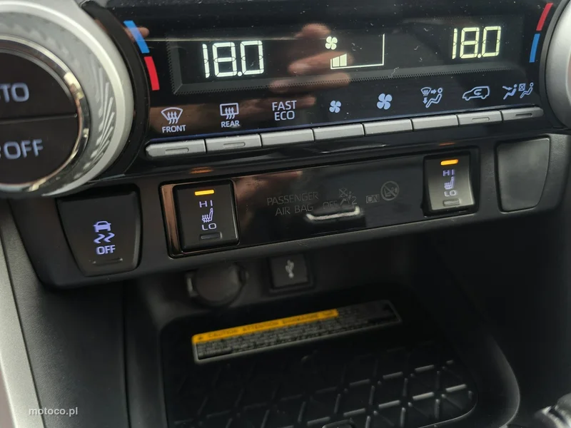 Toyota RAV 4 XA50 23