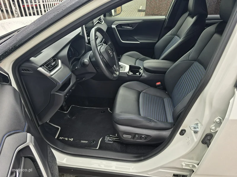 Toyota RAV 4 XA50 10
