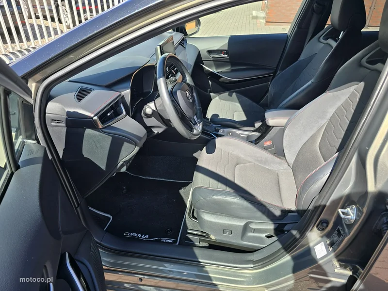 Toyota Corolla E210 11