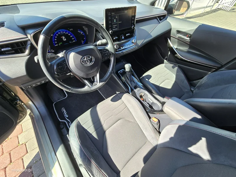 Toyota Corolla E210 12