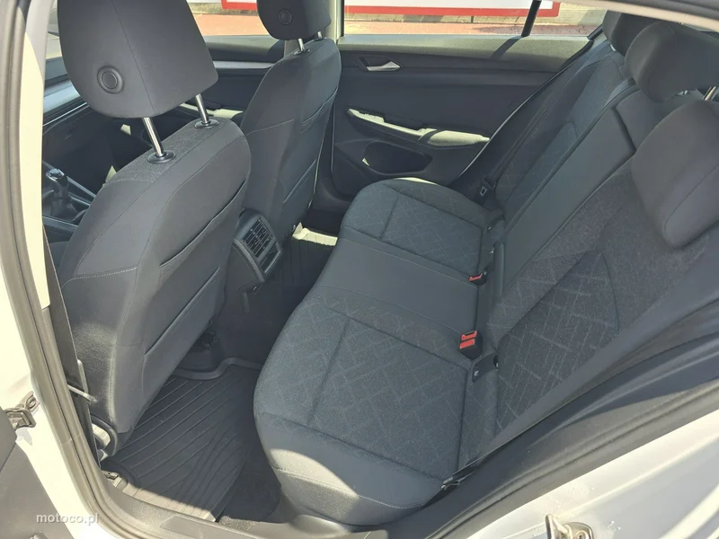 Volkswagen Golf VIII 12