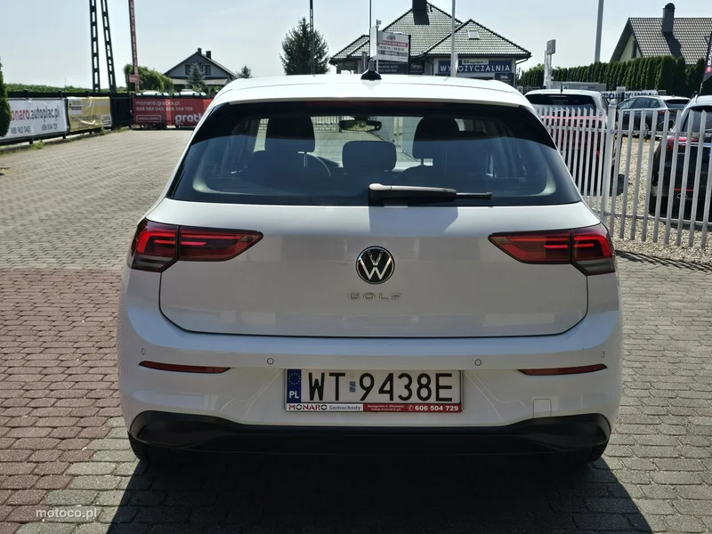 Volkswagen Golf VIII 6