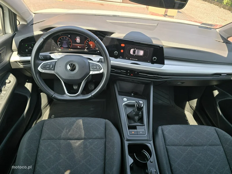 Volkswagen Golf VIII 9