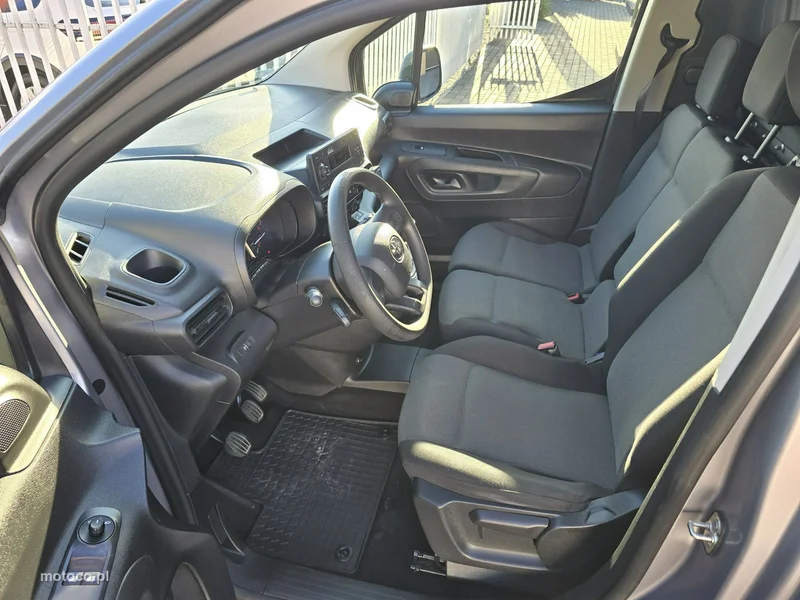 Toyota Proace City 8