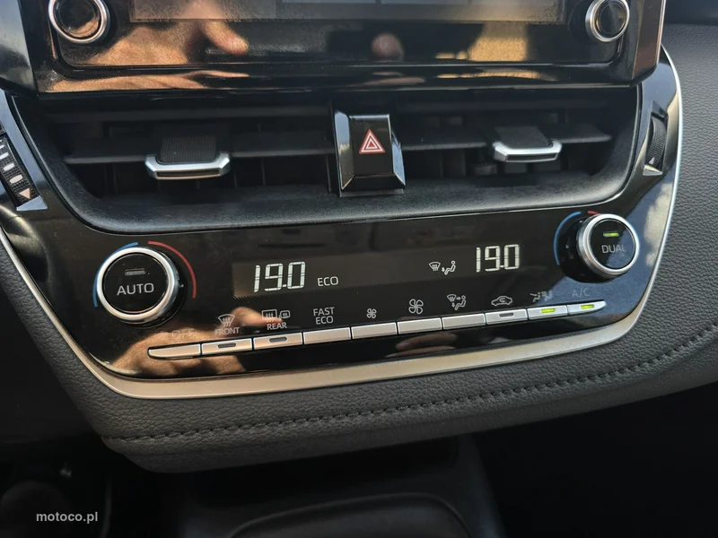 Toyota Corolla E210 21