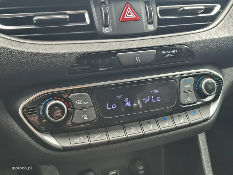 Hyundai i30 24