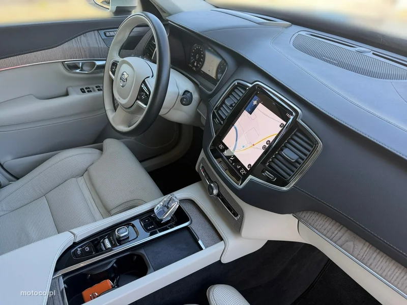 Volvo XC 90 24