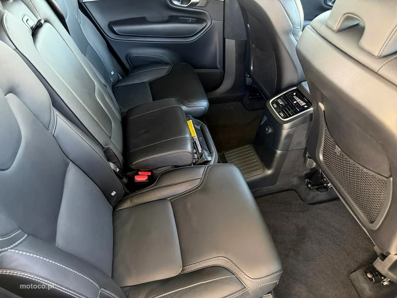 Volvo XC 90 30