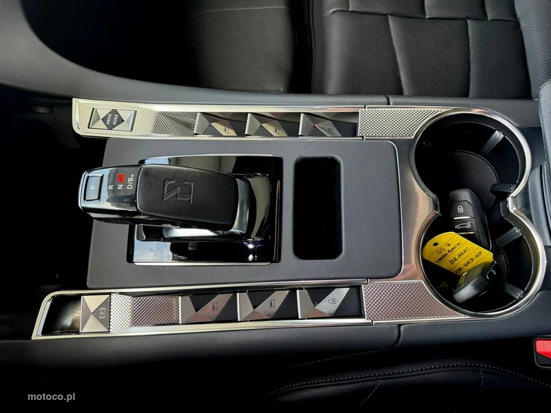 DS Automobiles DS 7 Crossback 32