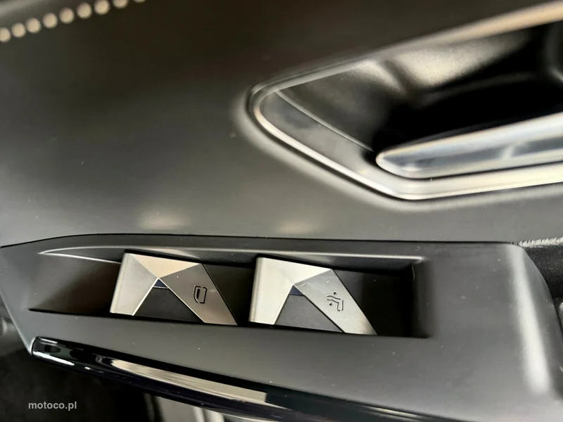 DS Automobiles DS 7 Crossback 26