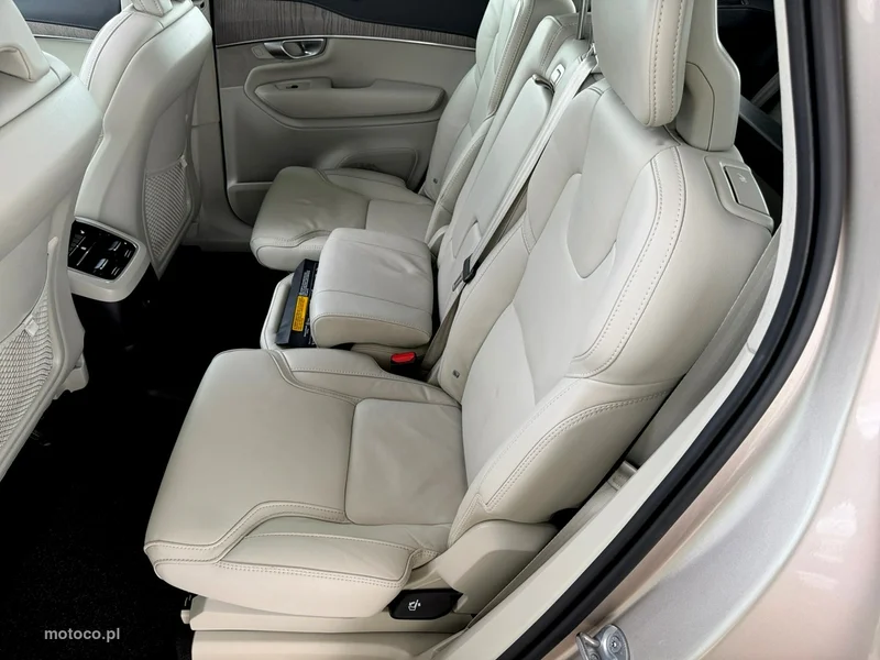 Volvo XC 90 23