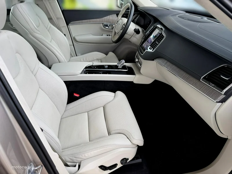 Volvo XC 90 25