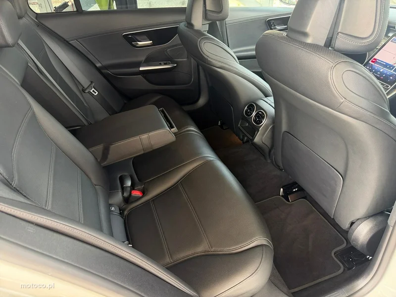 Mercedes-Benz Klasa C W206 C 220 29