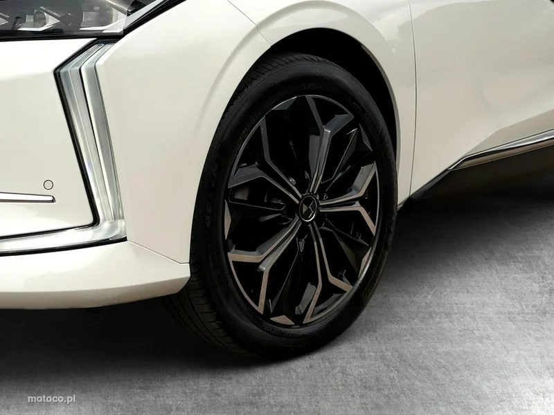 DS Automobiles DS 4 10