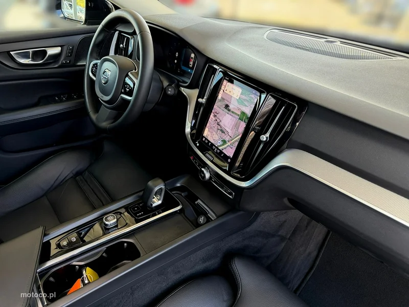 Volvo V60 Cross Country 24