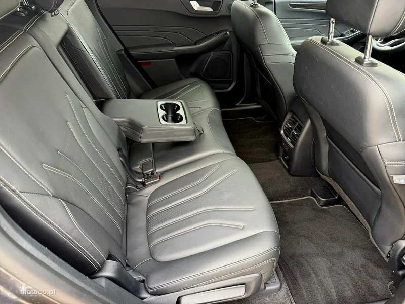 Ford Kuga III 28