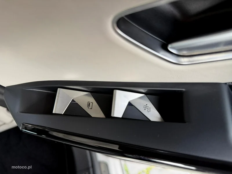DS Automobiles DS 7 Crossback 30