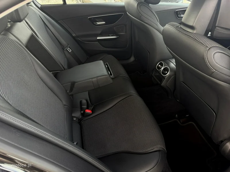 Mercedes-Benz Klasa C W206 C 220 27