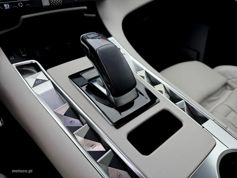 DS Automobiles DS 7 Crossback 32