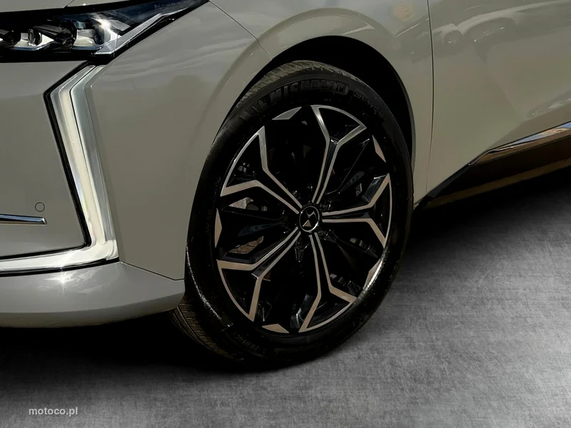 DS Automobiles DS 4 10