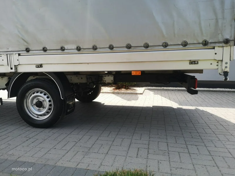 Ford Transit 9