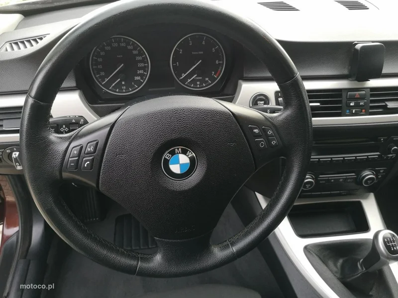 BMW Seria 3 E90 318 14