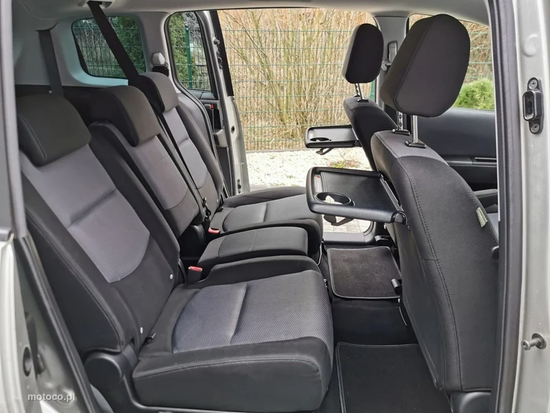 Mazda 5 16