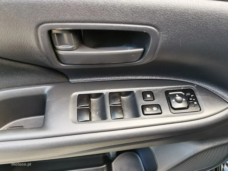 Mitsubishi Outlander 24