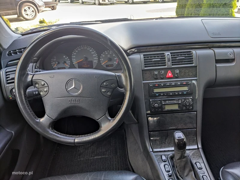 Mercedes-Benz Klasa E W210 E 240 14
