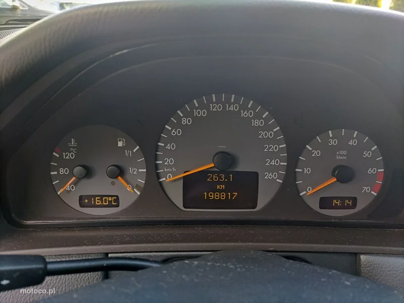 Mercedes-Benz Klasa E W210 E 240 15