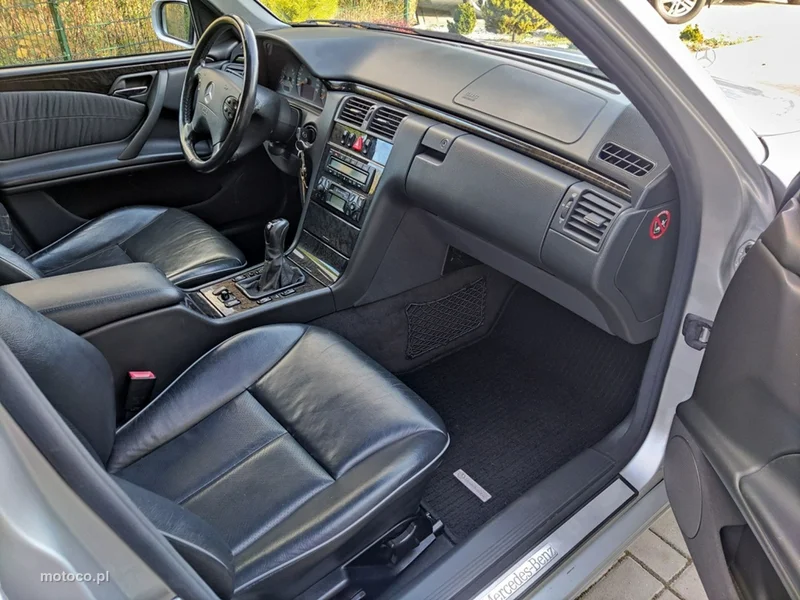Mercedes-Benz Klasa E W210 E 240 18