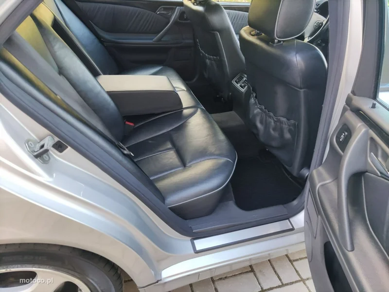 Mercedes-Benz Klasa E W210 E 240 19