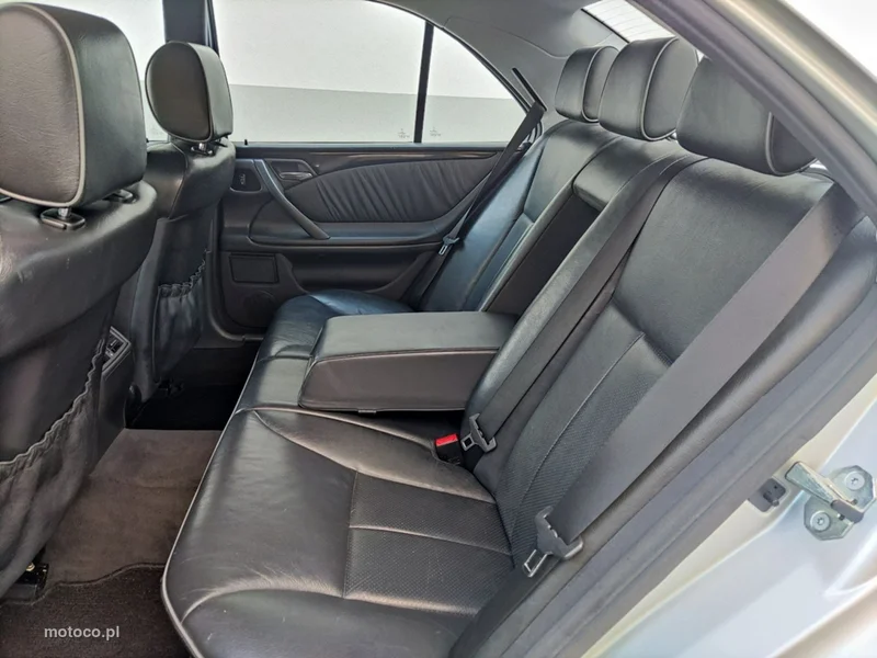 Mercedes-Benz Klasa E W210 E 240 20