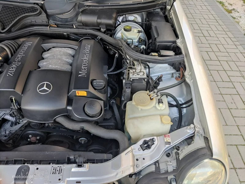 Mercedes-Benz Klasa E W210 E 240 23