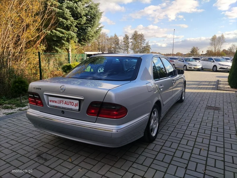 Mercedes-Benz Klasa E W210 E 240 6