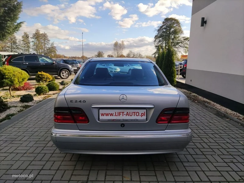 Mercedes-Benz Klasa E W210 E 240 7