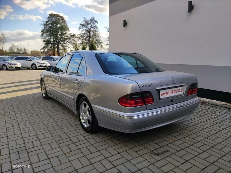 Mercedes-Benz Klasa E W210 E 240 8