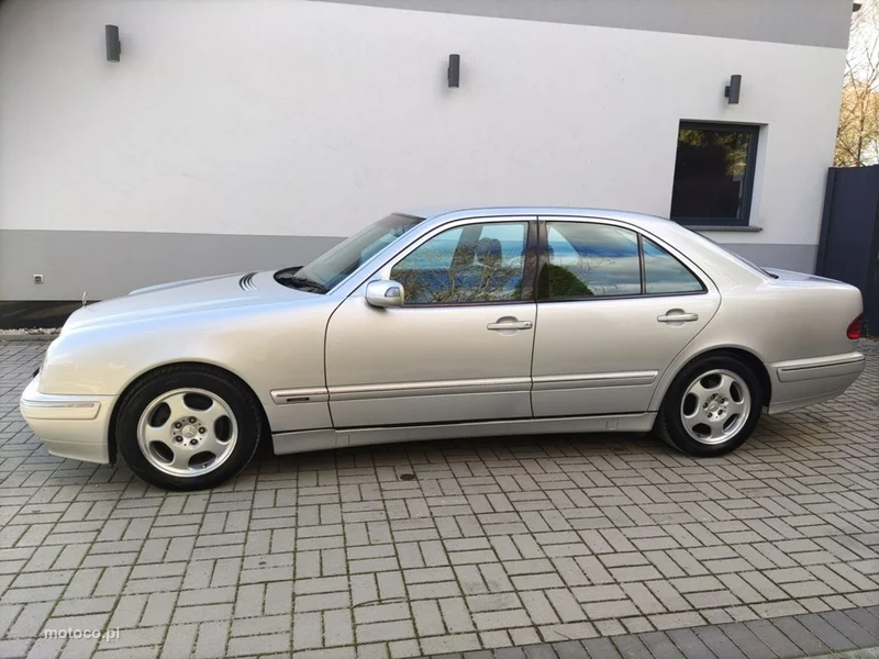 Mercedes-Benz Klasa E W210 E 240 9