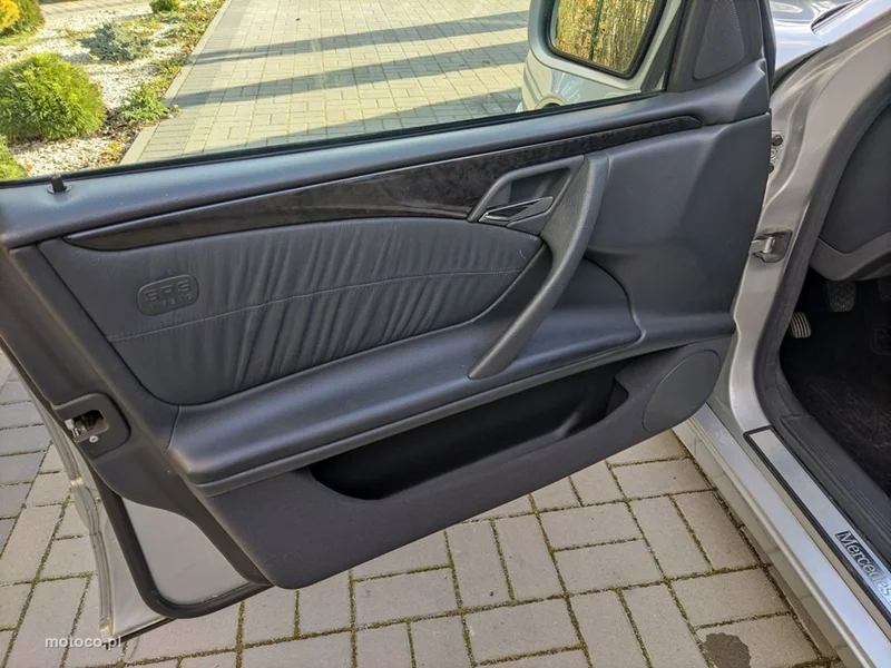 Mercedes-Benz Klasa E W210 E 240 10