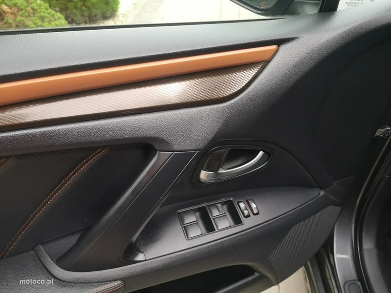 Toyota Avensis T27 11